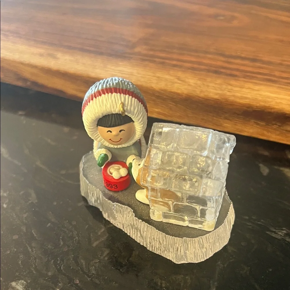 Hallmark Holiday Ornament 1993 Frosty Friends #14 Doghouse